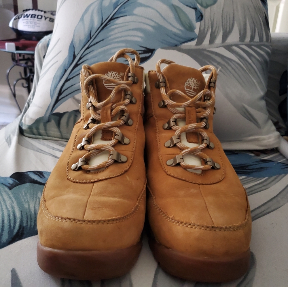 Boots - Picture 4 of 4